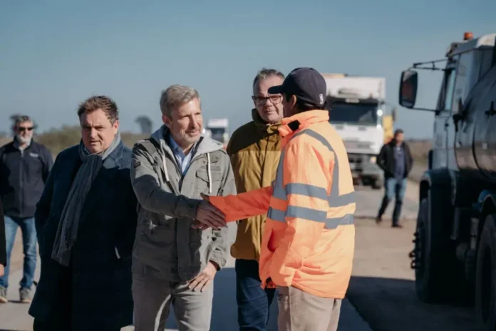 Gobernador Rogelio Frigerio recorriendo obras en Villa Paranacito e Ibicuy