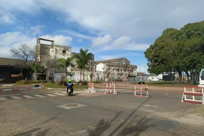 Obra de reasfaltado en esquina de España e Irazusta, Entre Ríos