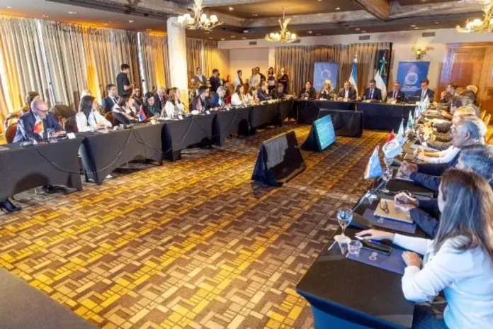 Reunión de trabajo sobre comercio internacional en Bariloche con representantes provinciales y nacionales