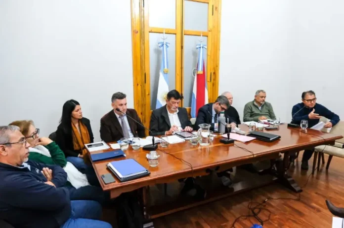 Senadores y expositores en comisiones del Senado de Entre Ríos durante el debate de la reforma jubilatoria