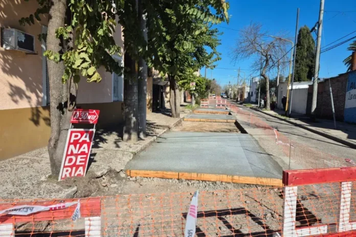 restauran-tramo-calle-espana-estrada-etchevehere Tramo de calle España en reparación entre Estrada y Etchevehere