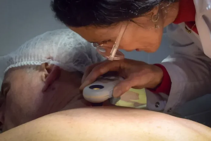 Consulta dermatológica en hospital San Martín de Paraná