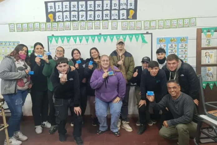 Operativo del programa La SUBE va a tu escuela en una escuela secundaria de Gualeguaychú