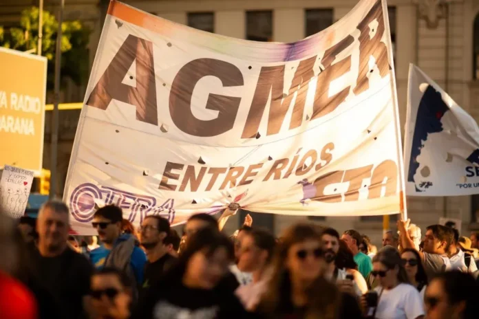 Docentes durante una movilización de Agmer en Paraná