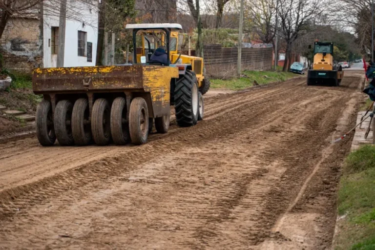 Trabajos de suelo cemento en calle Andrade, Entre Ríos