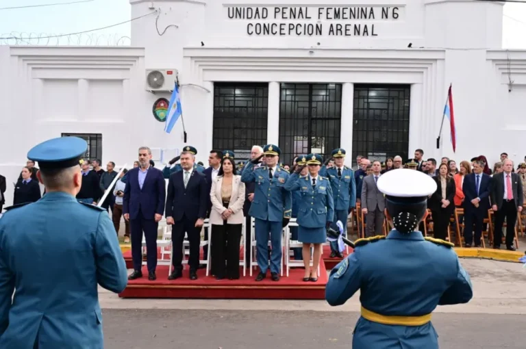 Autoridades en el acto por el centenario de la Unidad Penal N° 6 de Paraná
