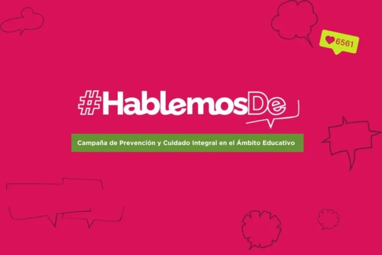 Personas asistiendo a una charla del CGE sobre uso responsable de tecnologías en Entre Ríos