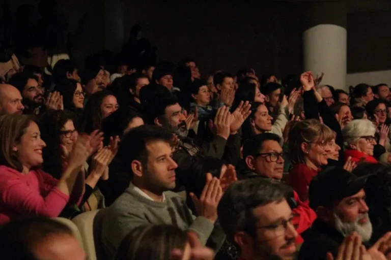 Cartel del Ciclo Un Domingo de Teatro con fechas y localidades