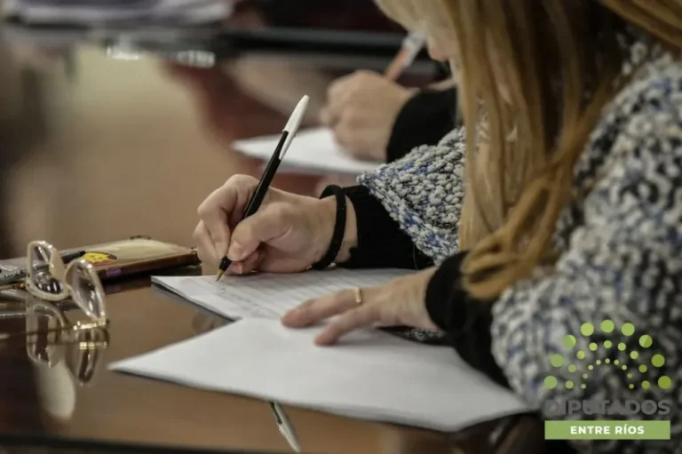 Empleados legislativos en la Cámara de Diputados de Entre Ríos