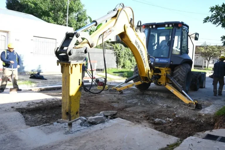 Obra de bacheo en calle de Gualeguaychú