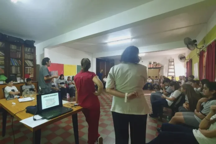 fortalecen-asesorias-salud-integral-escuelas-secundarias-entre-rios Estudiantes secundarios en taller de salud integral en Paraná