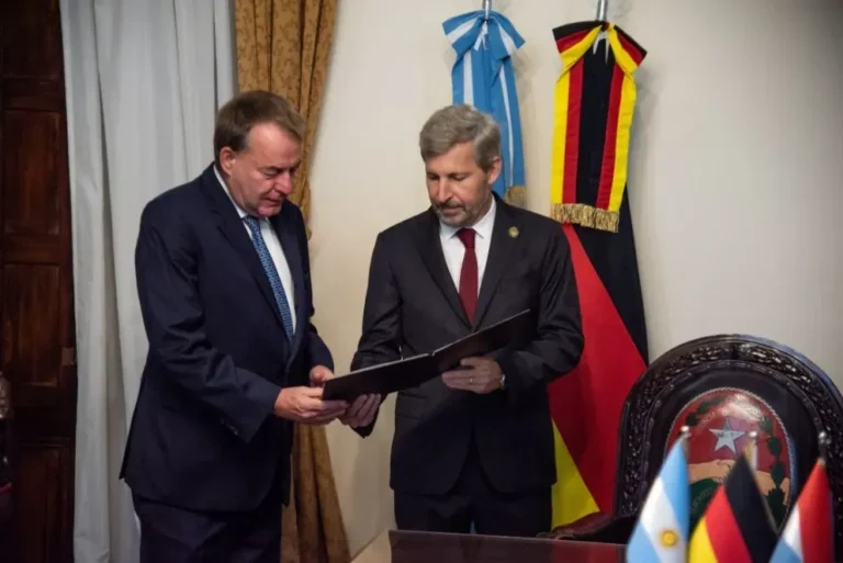 Rogelio Frigerio en una reunión institucional