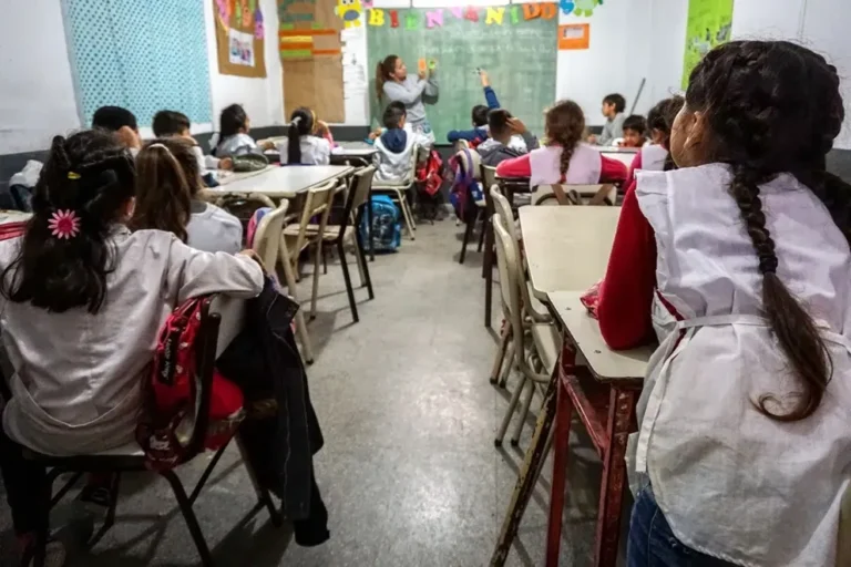 Docentes en una escuela de Entre Ríos durante jornada de paro