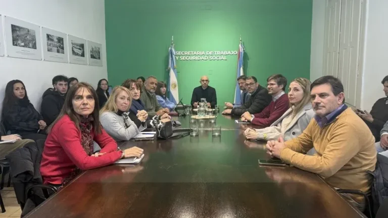 Reunión de paritaria entre Gobierno Provincial y gremios estatales en Entre Ríos
