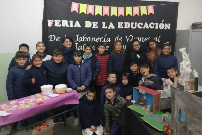 Estudiantes y docentes exponen proyectos en feria educativa en Entre Ríos