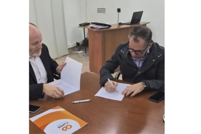 Firma de adenda entre Policía de Entre Ríos y Colegio de Psicólogos