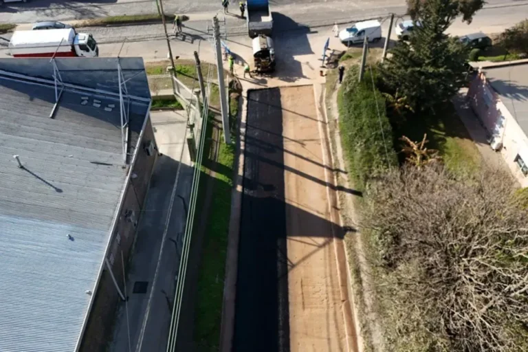 Obra de reasfaltado en calle Perigán, Entre Ríos