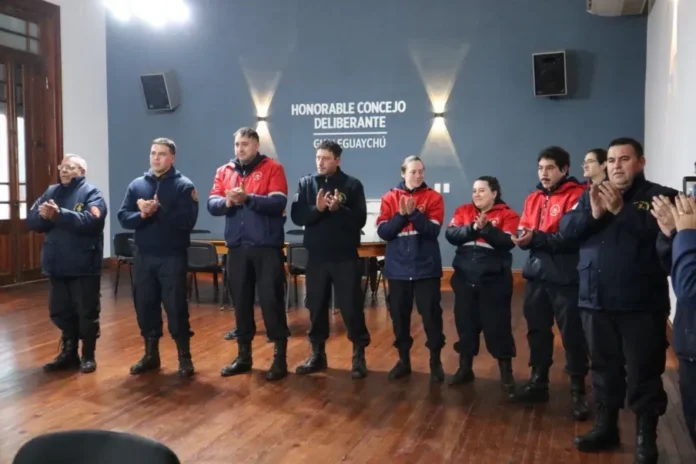 Sesión del Concejo Deliberante de San José de Gualeguaychú con integrantes del cuartel de Bomberos Voluntarios