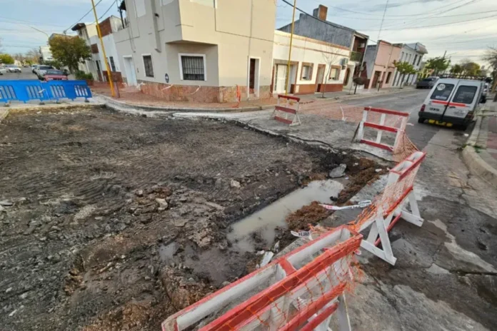 Obra de bacheo en una calle de Gualeguaychú