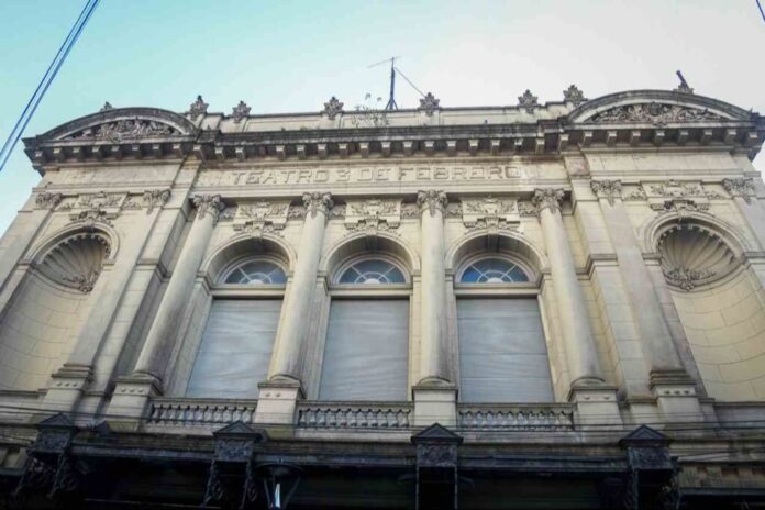teatro-3-de-febrero-agenda-vacaciones-invierno Fachada del Teatro Municipal 3 de Febrero en Paraná