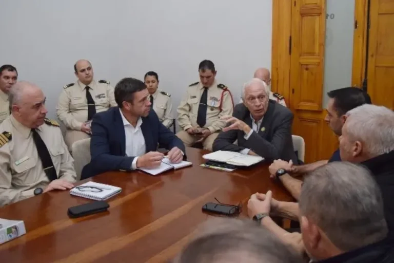 Reunión en Casa de Gobierno para acordar medidas de movimiento de hacienda desde islas