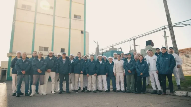 Trabajadores de Cotapa en la planta láctea