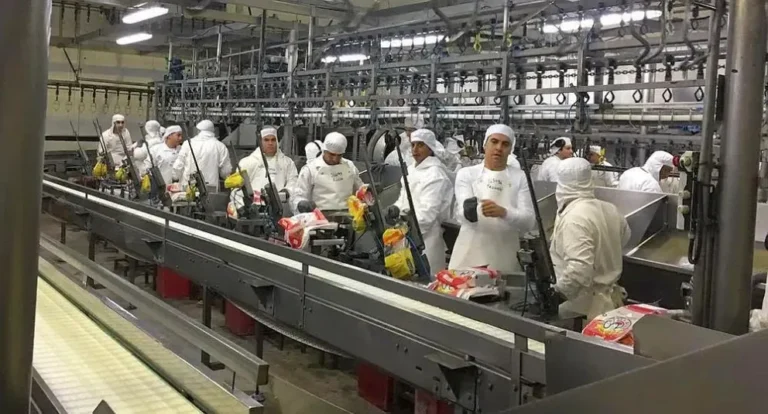 Trabajadores de Granja Tres Arroyos en Concepción del Uruguay