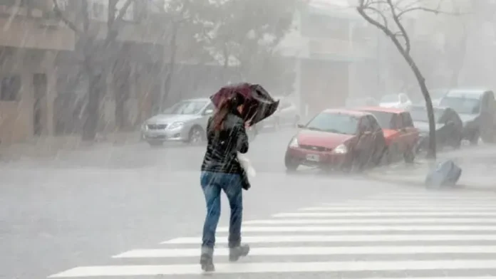 Lluvia en una calle de Entre Ríos