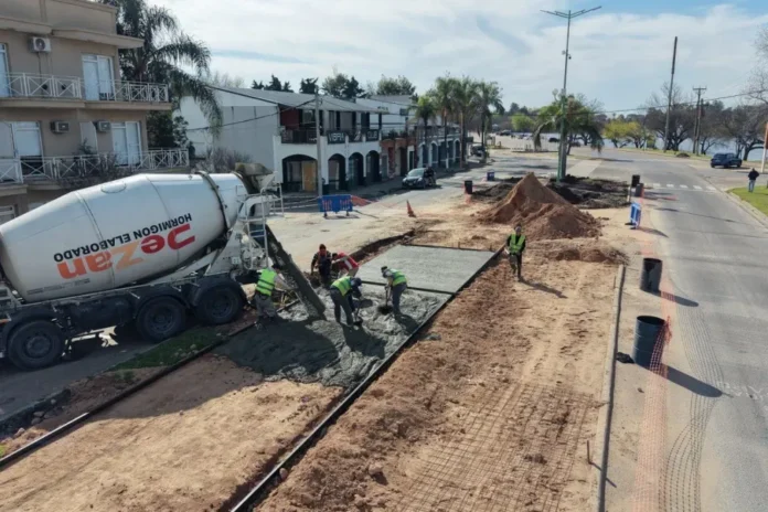 avanza-primera-etapa-reconstruccion-plazoletas-avenida-candido-irazusta Obras en las plazoletas de la Avenida Cándido Irazusta en Gualeguaychú