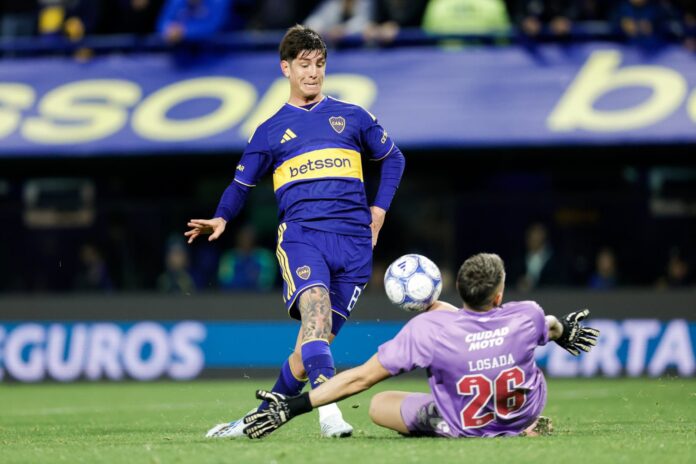 Jugadores de Boca Juniors celebran el gol de Tomás Belmonte ante Lanús