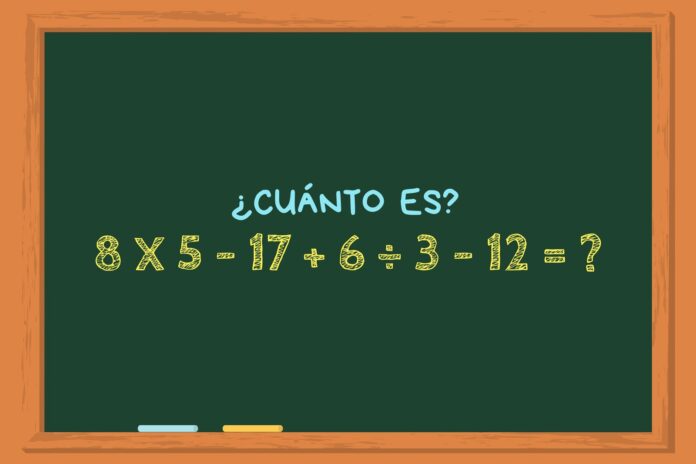 calculo-matematico-8x5-17-6-dividido-3-12-resultado Persona resolviendo un cálculo matemático en una hoja de papel