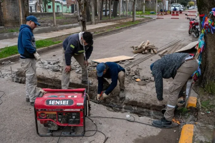 Trabajos de reconstrucción del canal en barrio Munilla