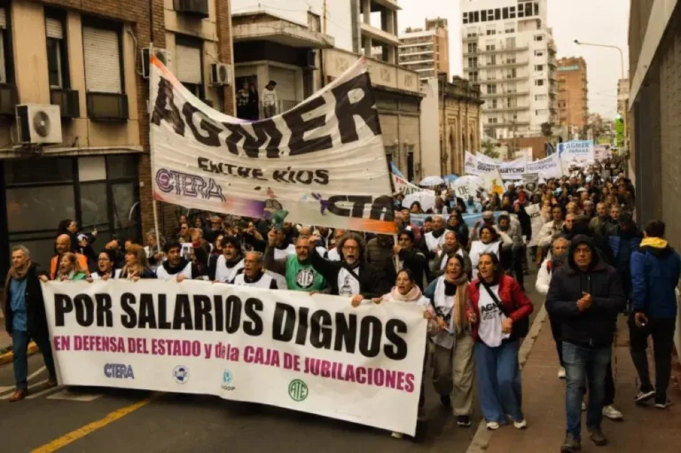 Docentes de Entre Ríos en una movilización