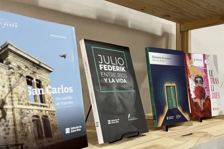 Stand de la Editorial de Entre Ríos en la Feria del Libro de Paraná