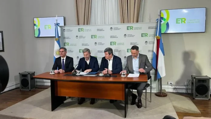 frigerio-creditos-hipotecarios-empleados-publicos-entre-rios Rogelio Frigerio en la presentación de créditos hipotecarios