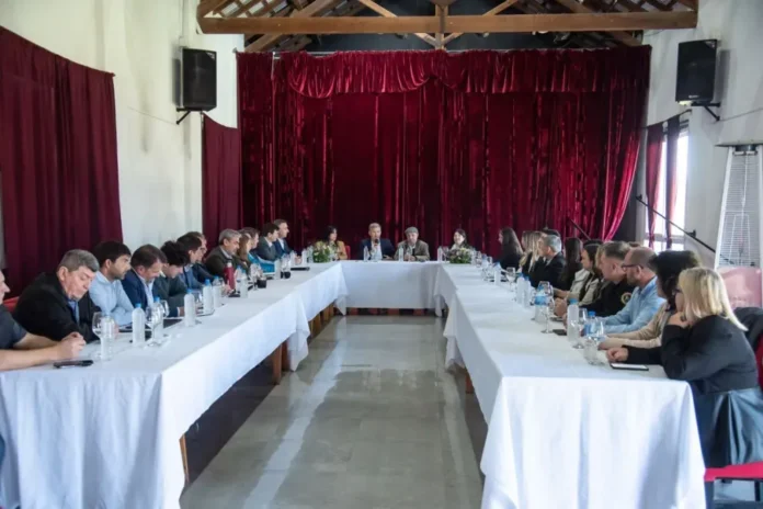Reunión de gabinete en General Galarza con funcionarios provinciales y municipales