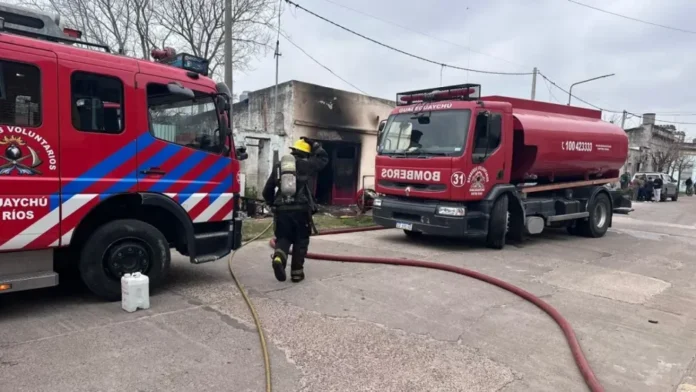 incendio-calle-montevideo-mujer-66-grave-terapia-intensiva Incendio en vivienda de calle Montevideo al 550