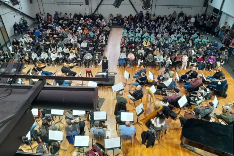 Estudiantes en concierto didáctico de la Sinfónica provincial de Entre Ríos