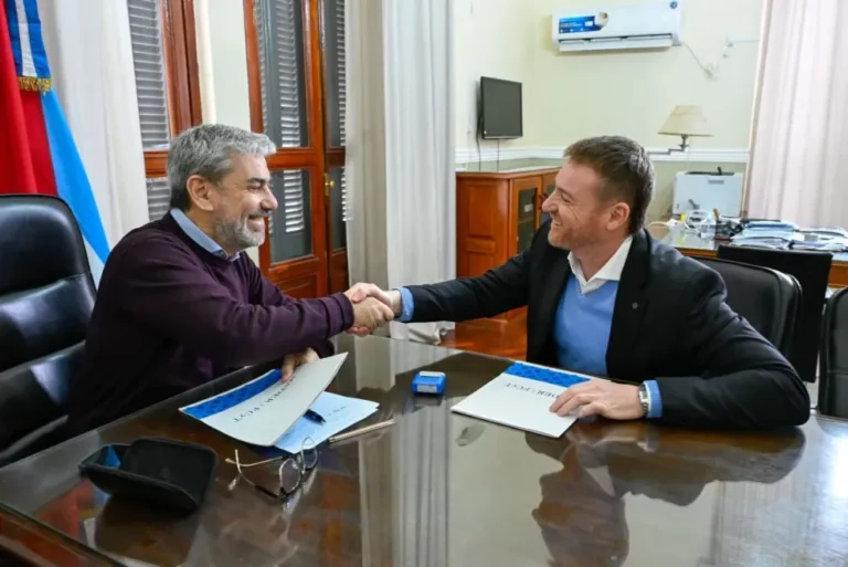 Firma de acuerdo entre el ministro Fabián Boleas y el decano Juan Pablo Filipuzzi