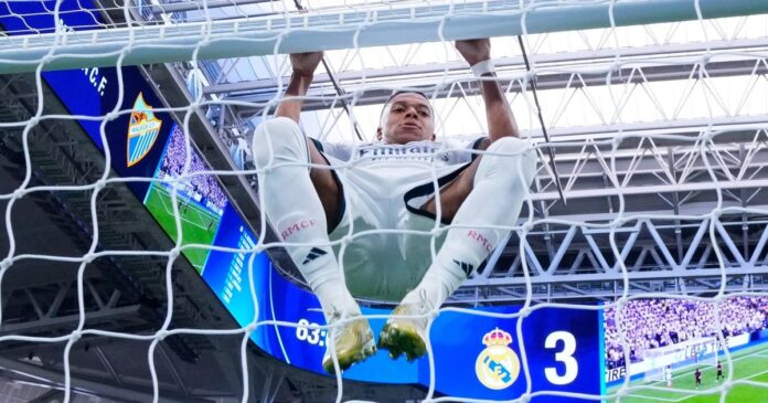 Jugadores del Real Madrid celebrando un gol ante el Málaga