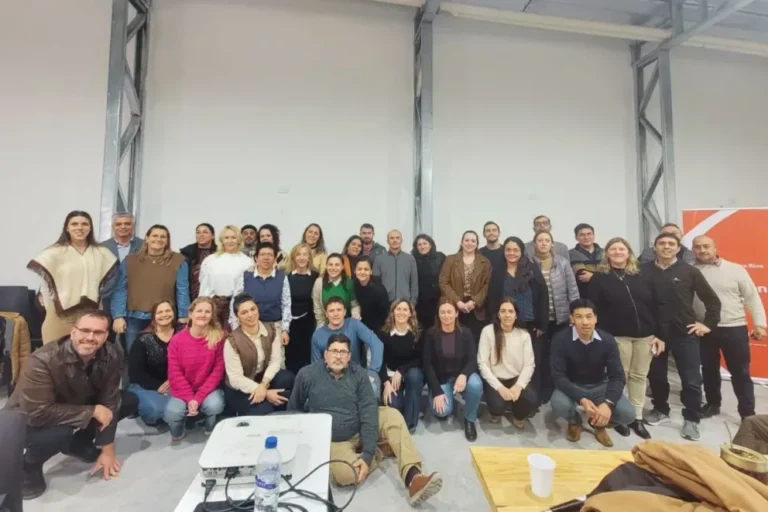 Reunión de docentes en jornada de la Red de Escuelas Técnicas que Transforman