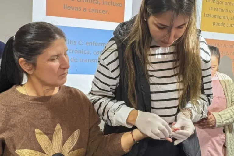 Capacitación sobre testeo rápido de VIH y sífilis en el Centro de Salud Rosa Mística de Ibicuy