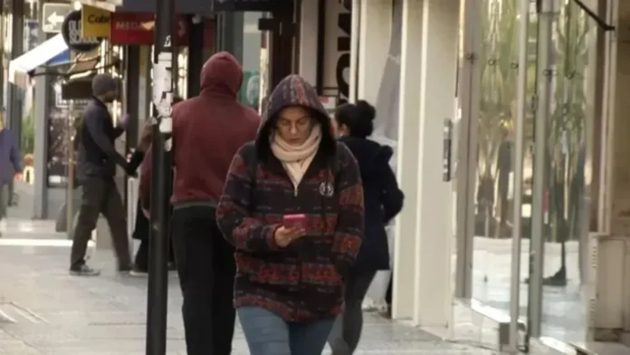 Termómetro marcando 15 grados en un día nublado en Gualeguaychú
