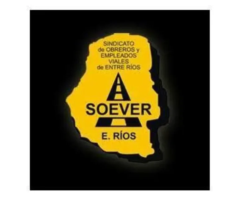 Trabajadores viales de Entre Ríos junto a maquinaria vial