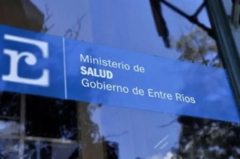 Movilización de trabajadores de salud frente al Ministerio de Salud de Entre Ríos