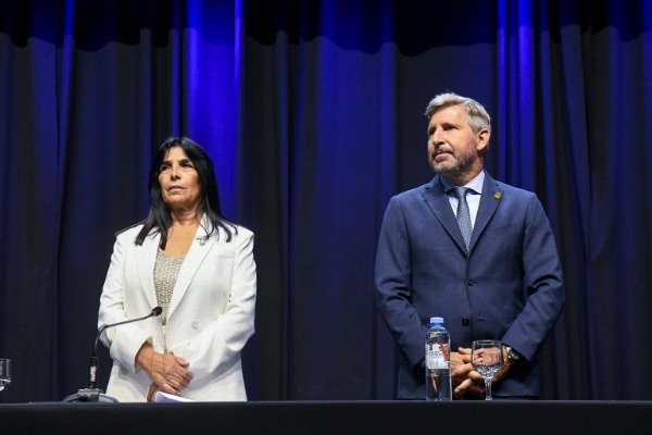 aluani-celebro-eliminacion-jubilacion-privilegio-gobernador-vicegobernador Vicegobernadora Aluani en la sesión legislativa