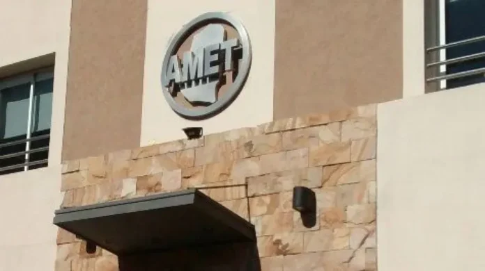 Delegados docentes de AMET en asamblea
