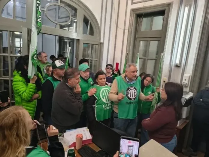 Protesta de ATE en la Dirección General de Recursos Humanos