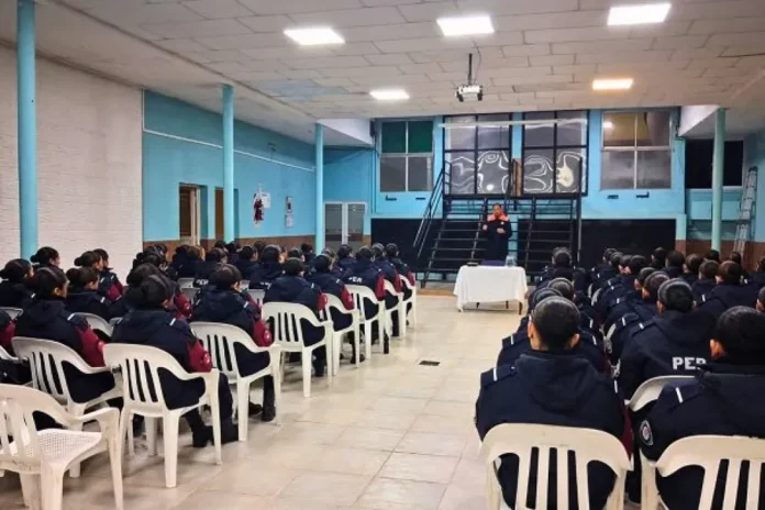 Aspirantes de la Policía de Villaguay durante una capacitación sobre el fenómeno de El Niño