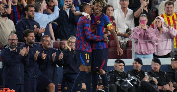 Jugadores de Barcelona celebran un gol ante Feyenoord en el Camp Nou